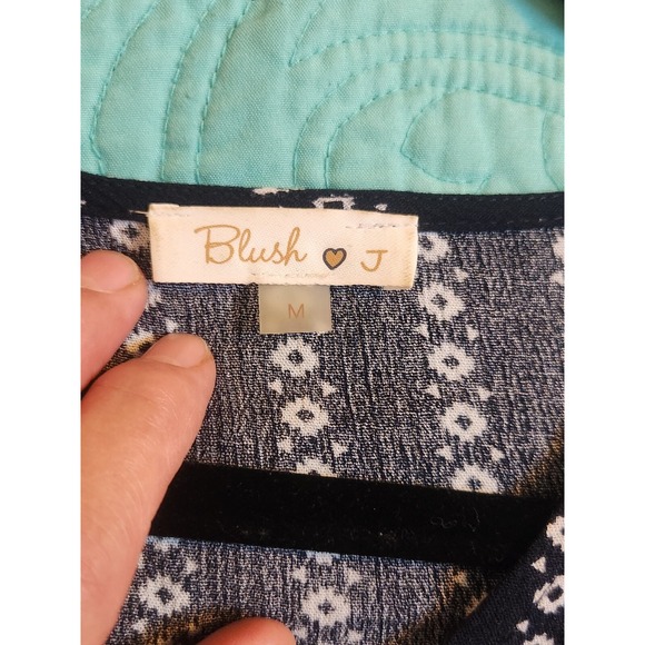 Blush 🖤 J  Medium‎ Black/white Flowers Wide Sleeve Elastic Waist Cropped Blouse - Picture 2 of 8